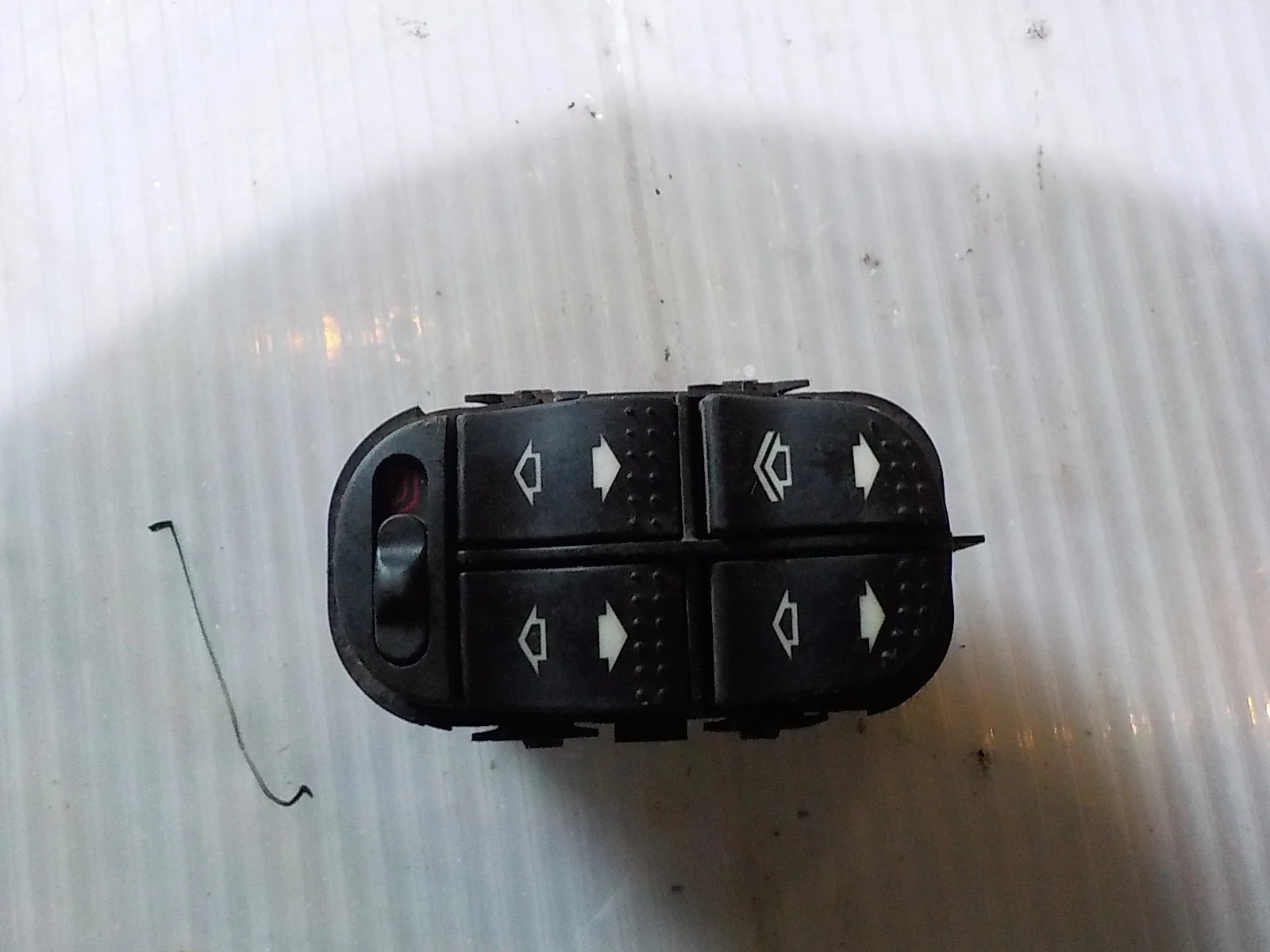 клавиши стеклоподъемников Ford Focus I (1998—2004) Перед Лево
