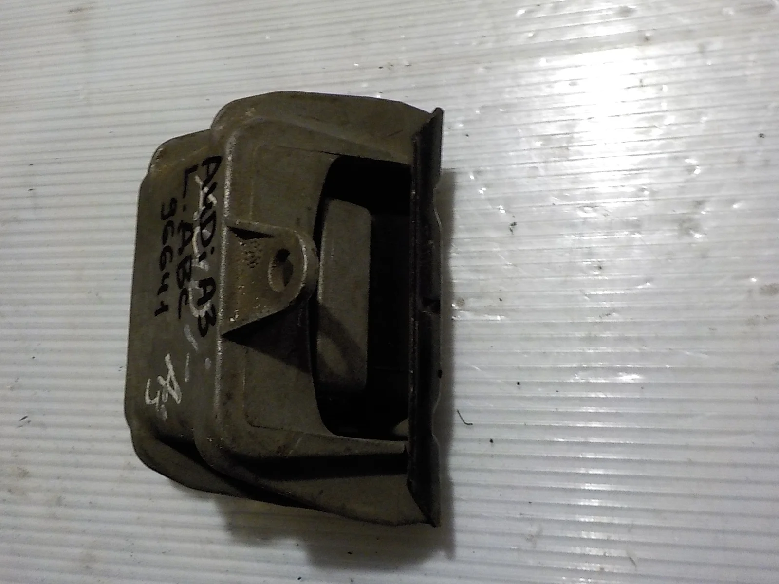 Опора двигателя Audi A3 8L (1996—2000)  Право