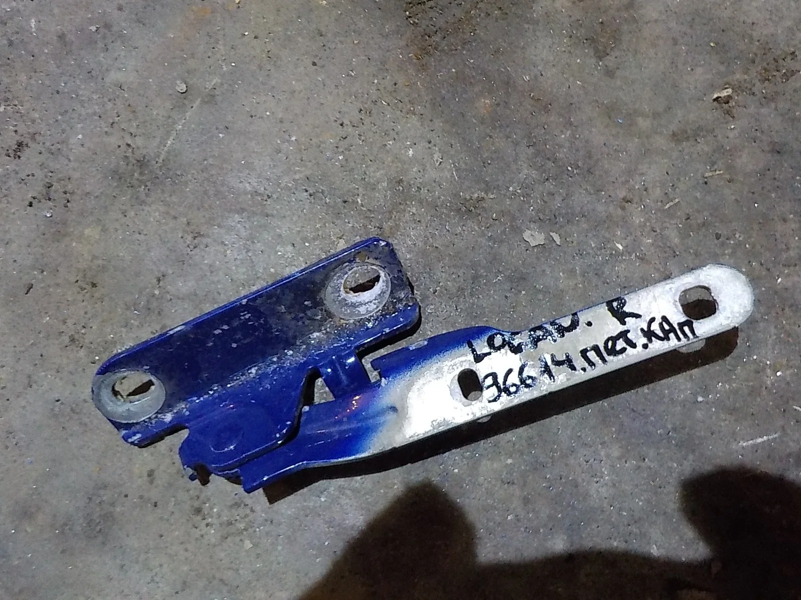 Петля капота ВАЗ (LADA) Largus I (2012—2021) Перед Право