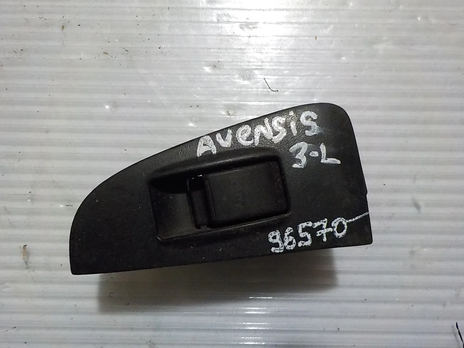 клавиши стеклоподъемников Toyota Avensis T250 рестайлинг (2006—2009) Зад Лево