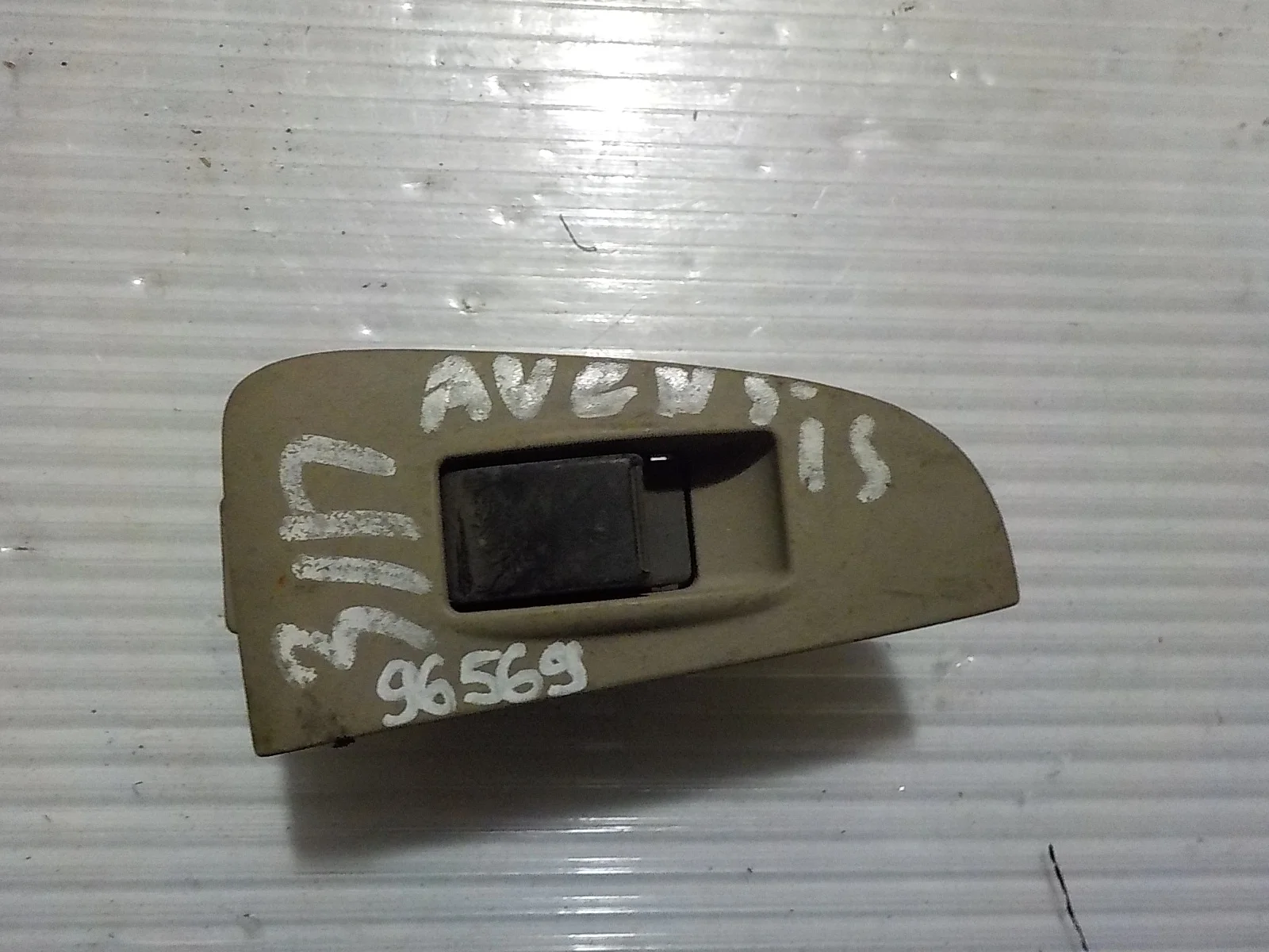 клавиши стеклоподъемников Toyota Avensis T250 рестайлинг (2006—2009) Зад Право