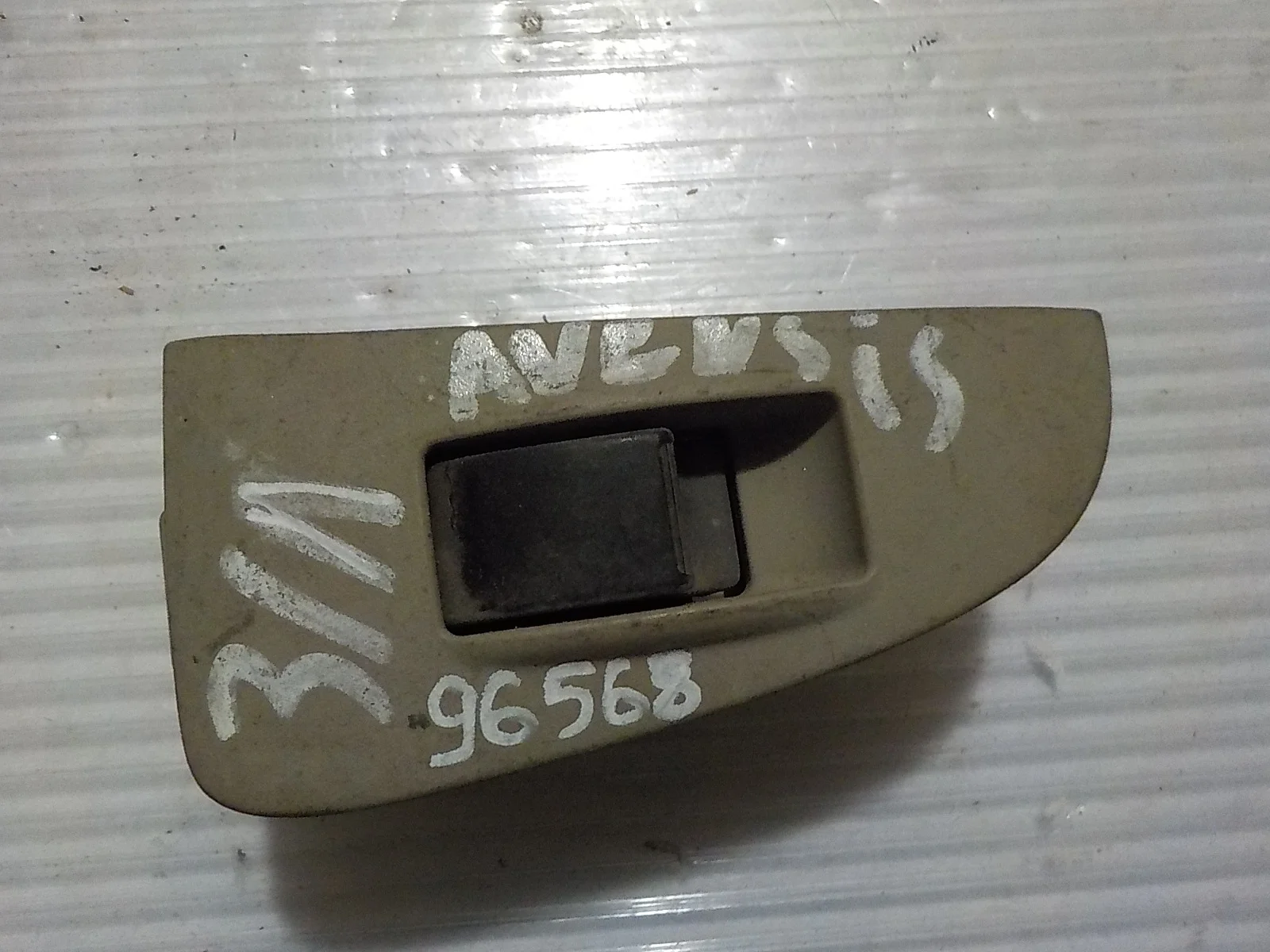 клавиши стеклоподъемников Toyota Avensis T250 рестайлинг (2006—2009) Зад Лево