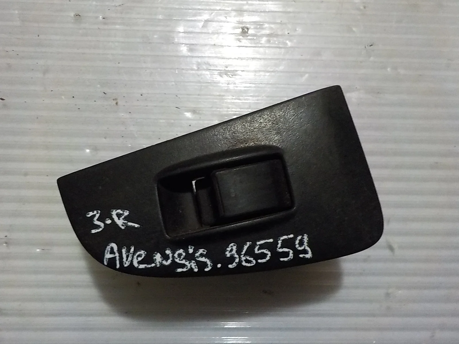 клавиши стеклоподъемников Toyota Avensis T250 рестайлинг (2006—2009) Зад Право