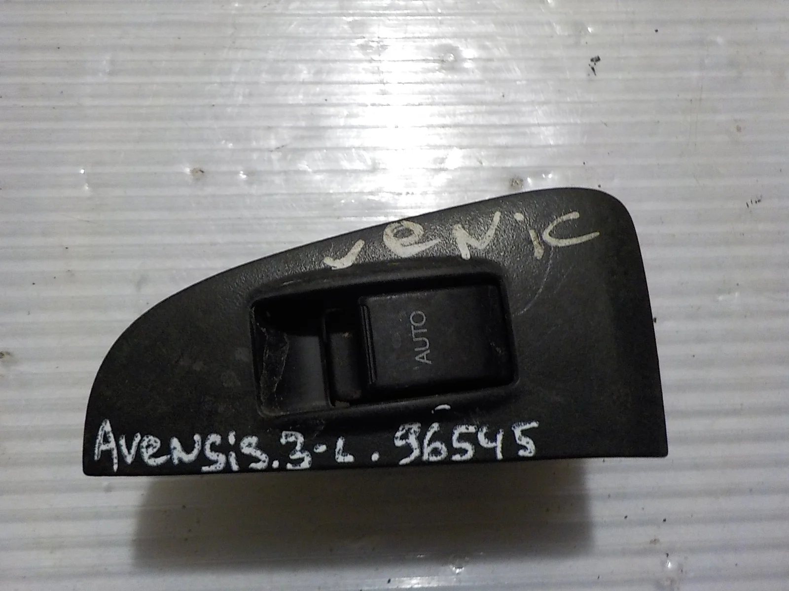 клавиши стеклоподъемников Toyota Avensis T250 рестайлинг (2006—2009) Зад Лево