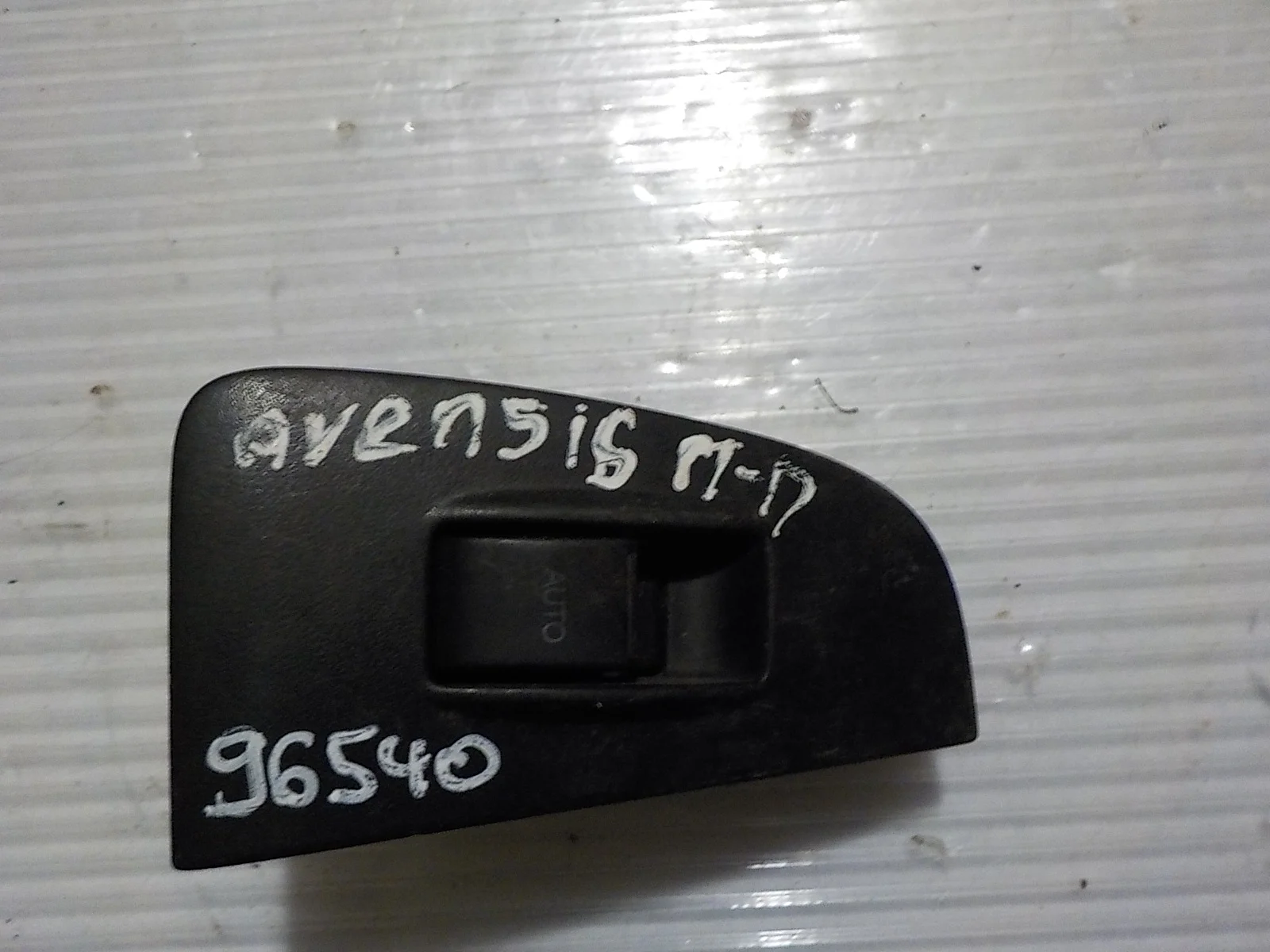 клавиши стеклоподъемников Toyota Avensis T250 рестайлинг (2006—2009) Перед Право