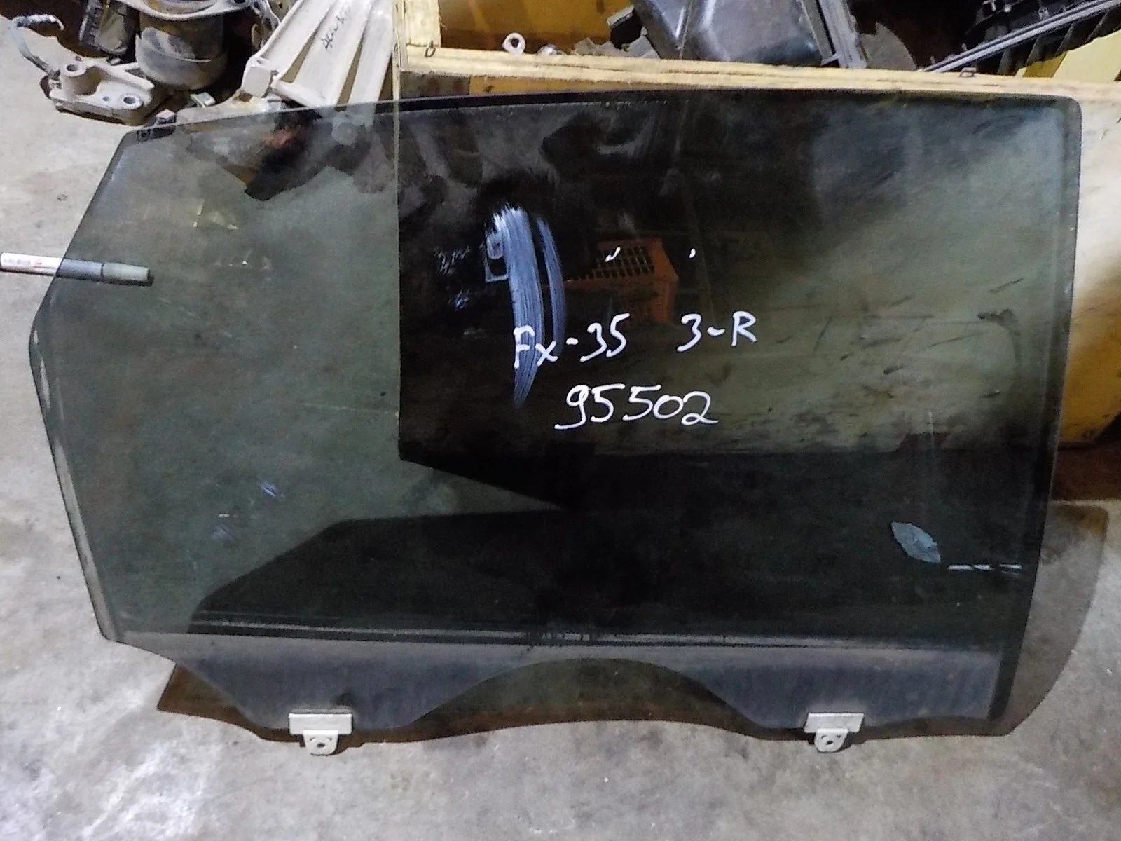 стекло Infiniti FX35 I (2002—2006) Зад Право