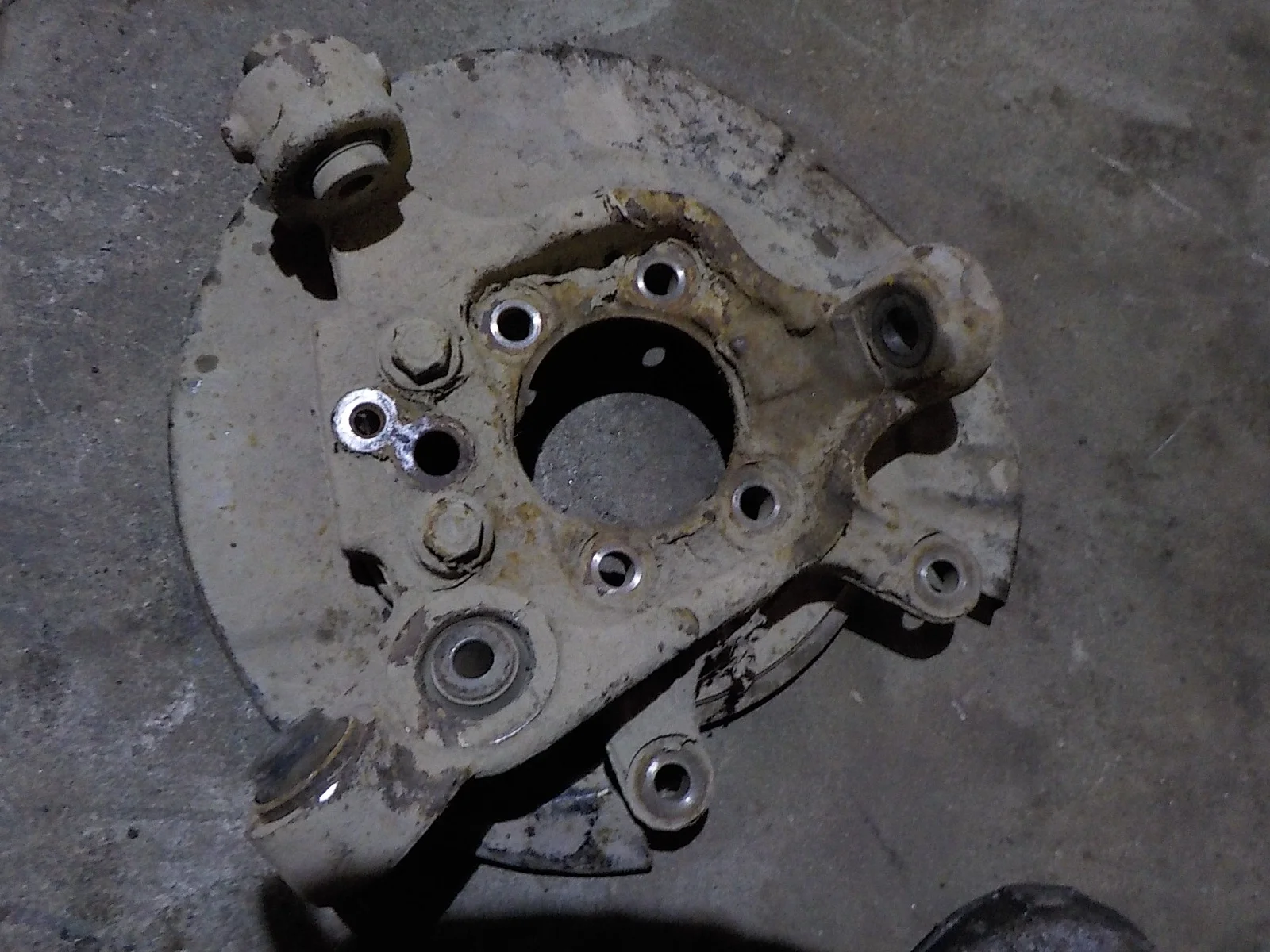 кулак поворотный Infiniti FX35 I (2002—2006) Зад Лево