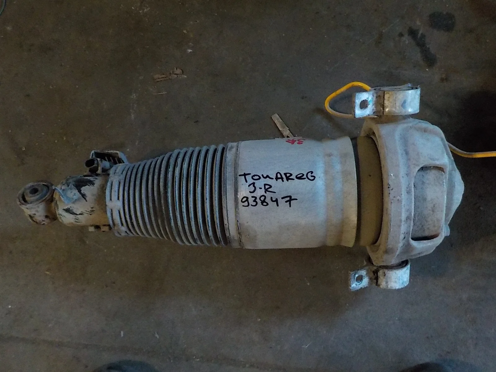 амортизатор Volkswagen Touareg I (2002—2006) Зад Право