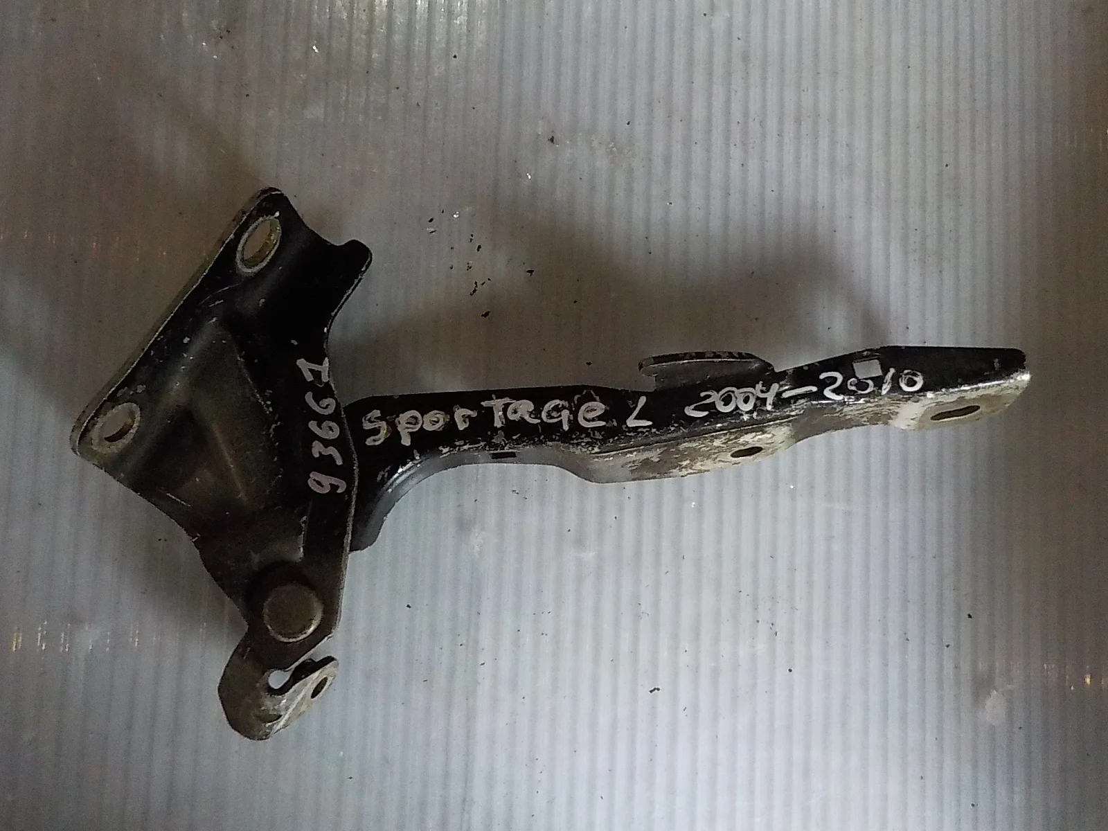 Петля капота Kia Sportage II (2004—2008) Перед Лево