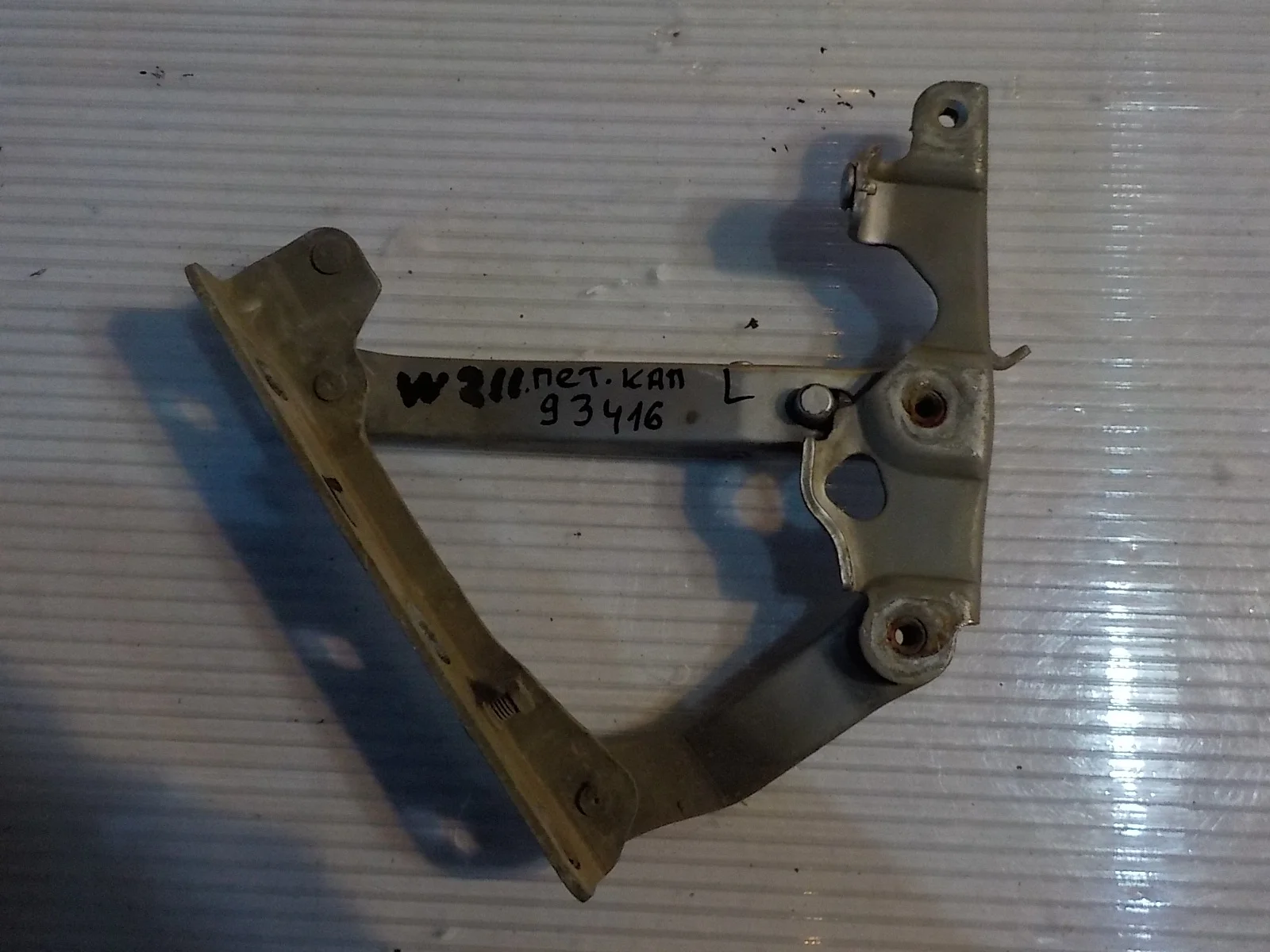 Петля капота Mercedes-Benz E-класс W211/S211 (2002—2006) Перед Лево