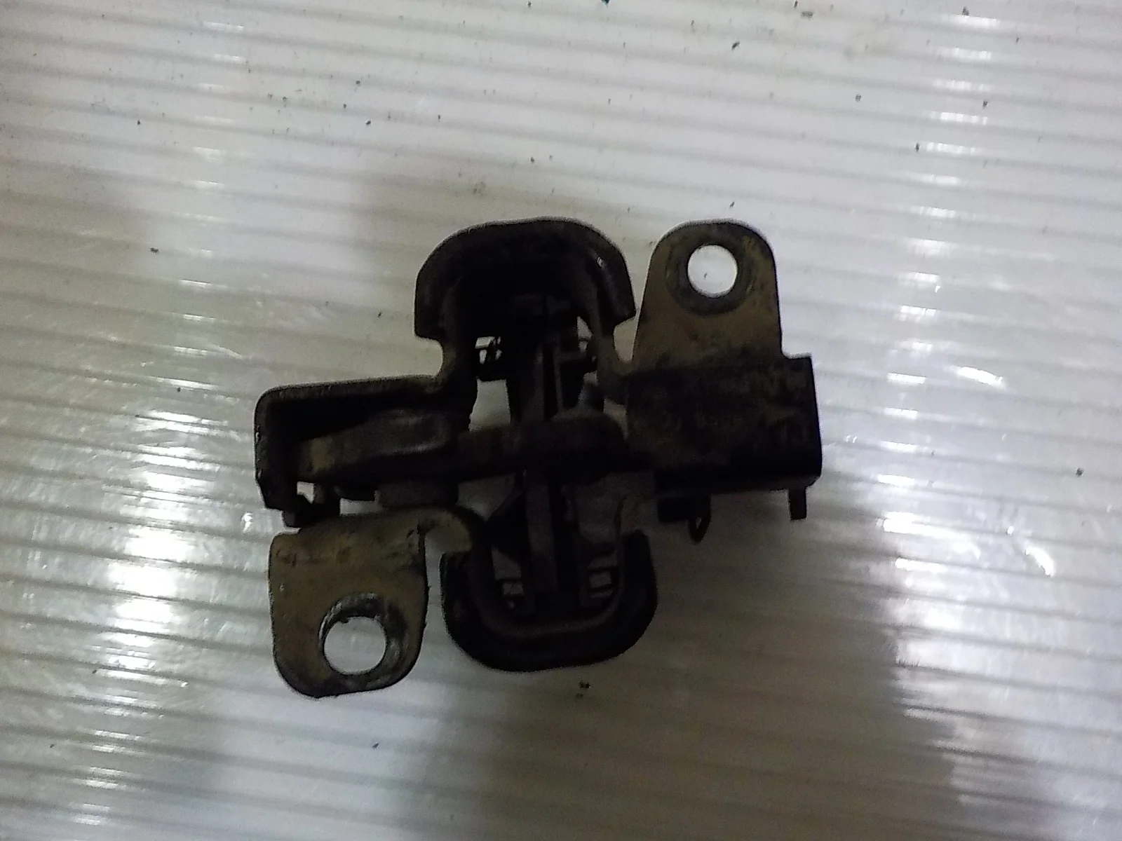 Замок капота Mercedes-Benz C-класс W203/S203/CL203 (2000—2004)  Право