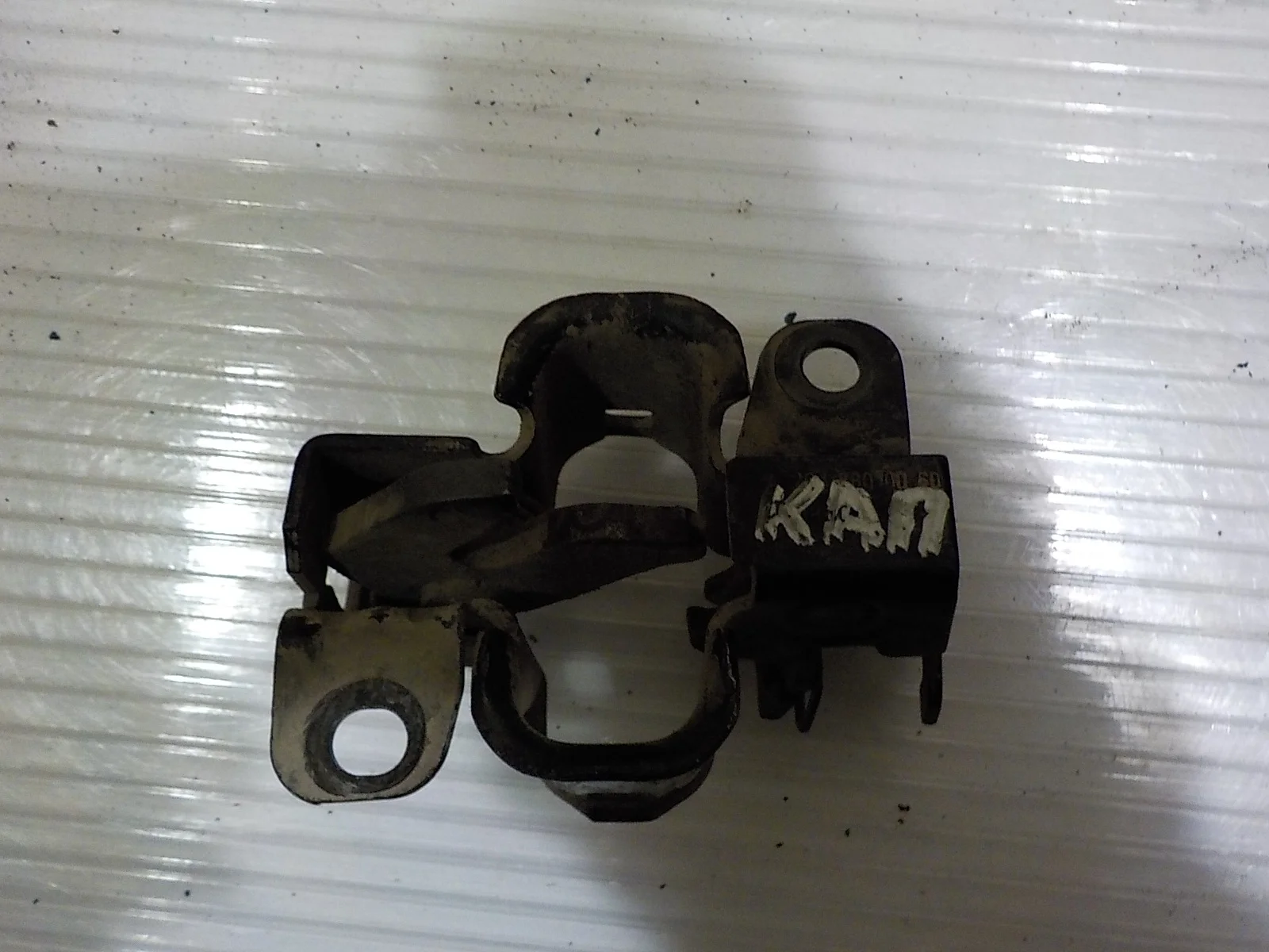 Замок капота Mercedes-Benz C-класс W203/S203/CL203 (2000—2004)  Лево