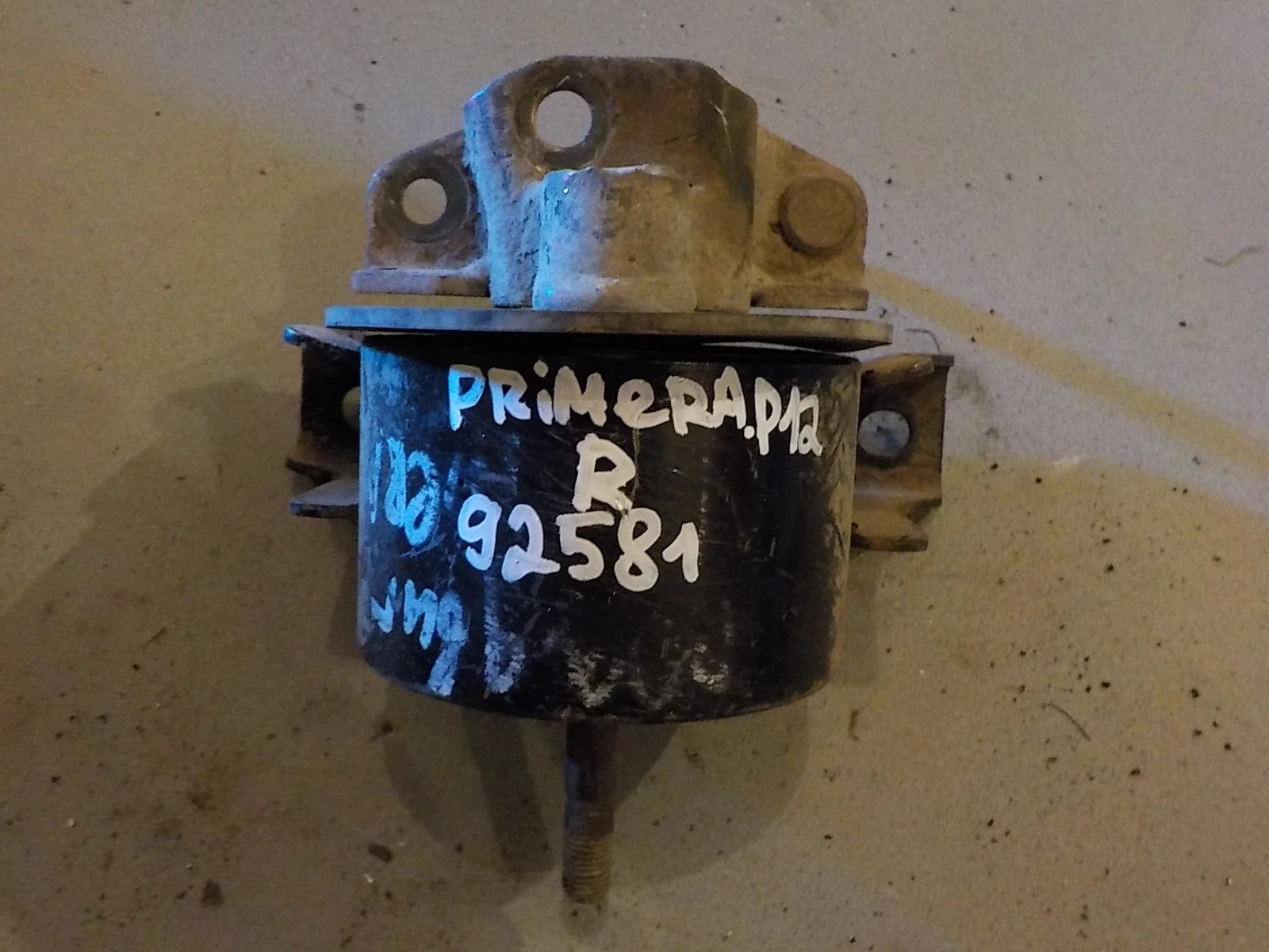 Опора двигателя Nissan Primera P12 (2001—2008)  Право