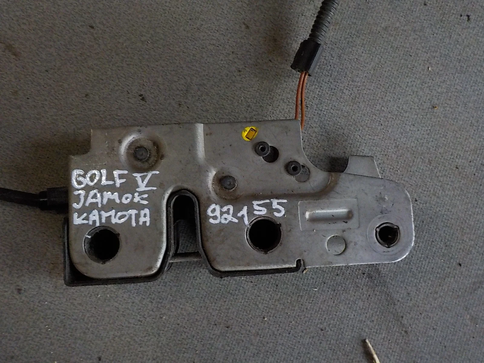 Замок капота Volkswagen Golf Mk5 (2003—2009)