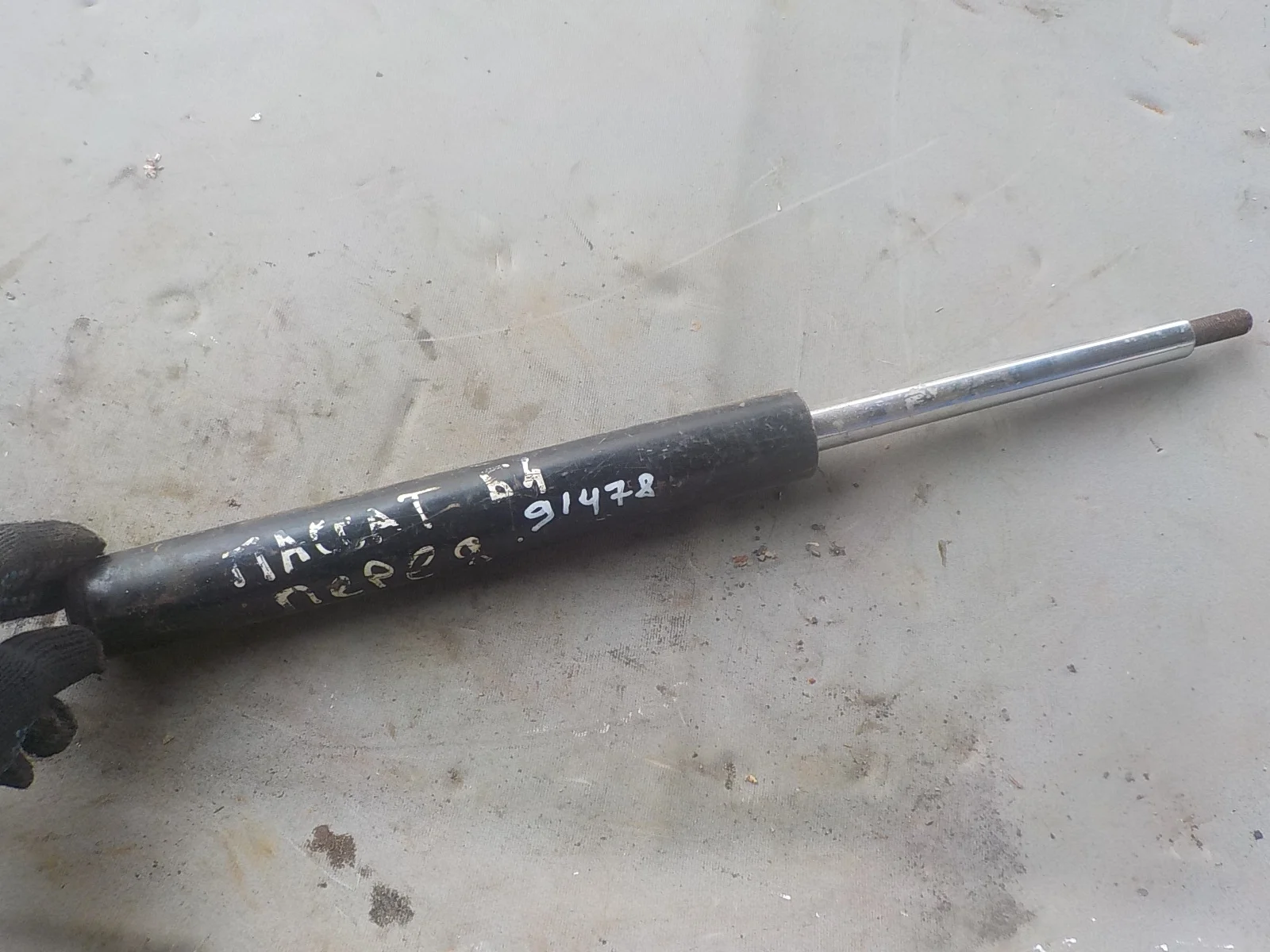 амортизатор Volkswagen Passat B3 (1988—1993) Перед