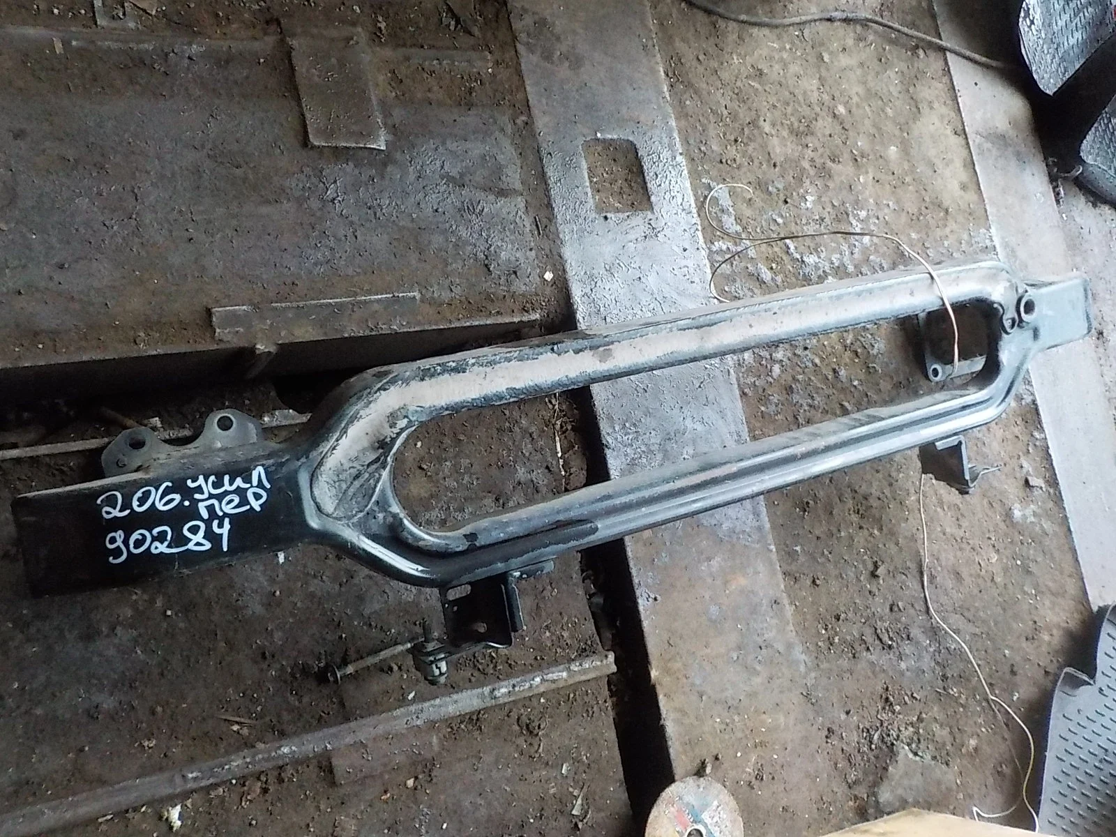 Усилитель бампера Peugeot 407 I (2004—2011) Перед