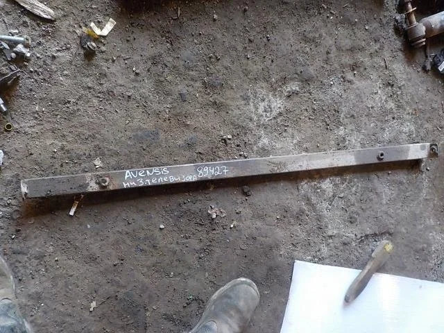 Телевизор Toyota Avensis T250 (2003—2006)   Низ