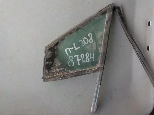 стекло Peugeot 308 I (2007—2011) Перед Лево