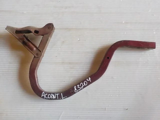 Петля крышки багажника BMW 7 серия E32 (1986—1994) Зад Лево