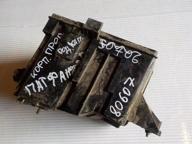 Корпус блока предохранителей Nissan Navara D40 (2004—2010)