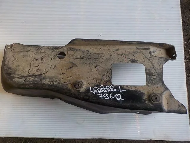 пыльник двс Toyota Land Cruiser 200 (2007—2012)  Лево