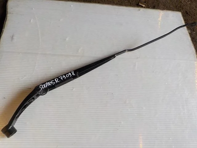 Поводок стеклоочистителя Hyundai Solaris I (2010—2014) Перед Право