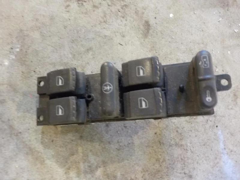 клавиши стеклоподъемников Volkswagen Passat B5 (1996—2001) Перед Лево