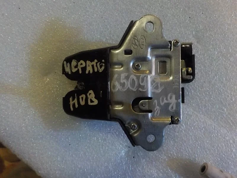 Замок крышки багажника Kia Cerato II (2008—2013) Зад