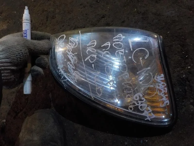 Поворотник Toyota Land Cruiser 100 (1998—2002) Перед Лево