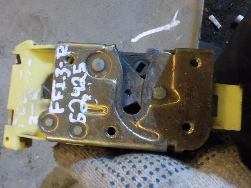 Замок двери Ford Focus I рестайлинг (2001—2007) Зад Право