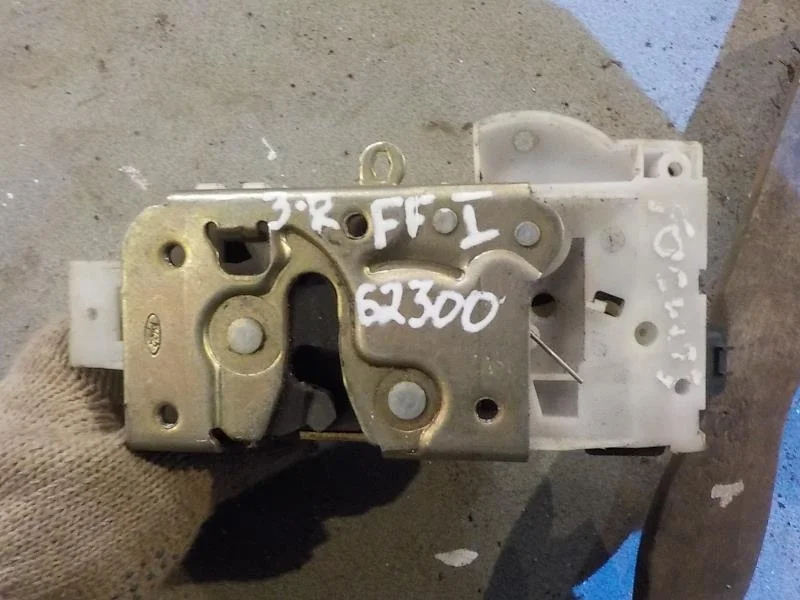 Замок двери Ford Focus I рестайлинг (2001—2007) Зад Право