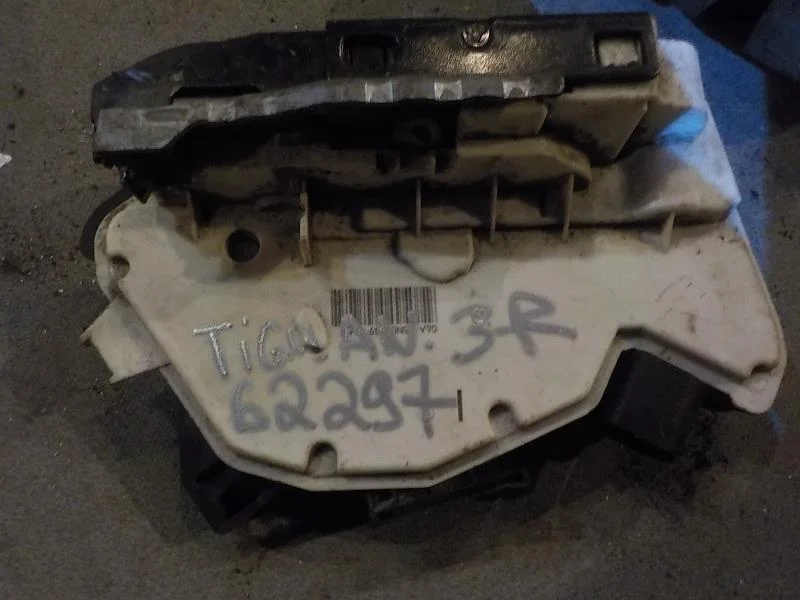 Замок двери Volkswagen Passat B6 (2005—2010) Зад Право