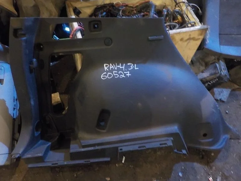 Обшивка багажника Toyota RAV4 III (2005—2010)  Лево