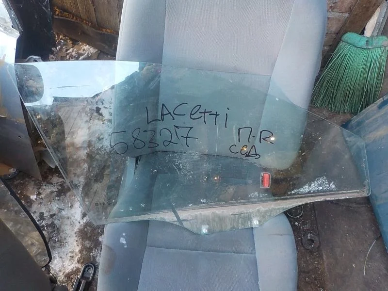 стекло Chevrolet Lacetti I (2004—2013) Перед Право