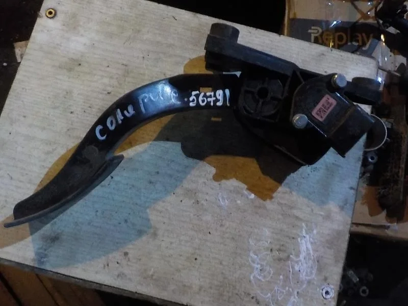 педаль акселератора Kia Rio III (2011—2015)