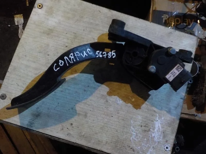 педаль акселератора Kia Rio III (2011—2015)