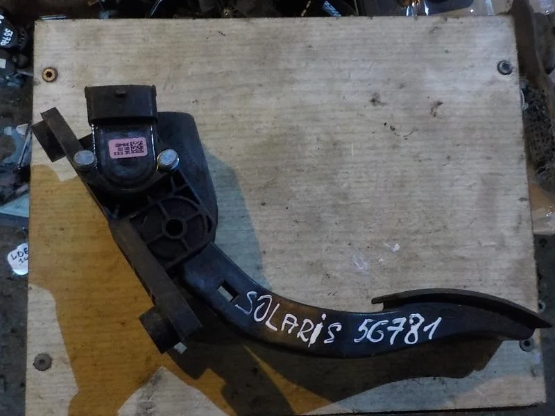 педаль акселератора Kia Rio III (2011—2015)