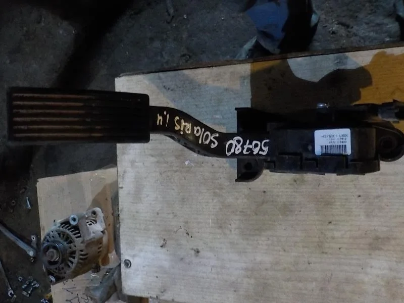 педаль акселератора Kia Rio III (2011—2015)