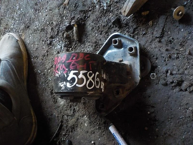 Опора двигателя Hyundai Accent II (1999—2012)  Лево