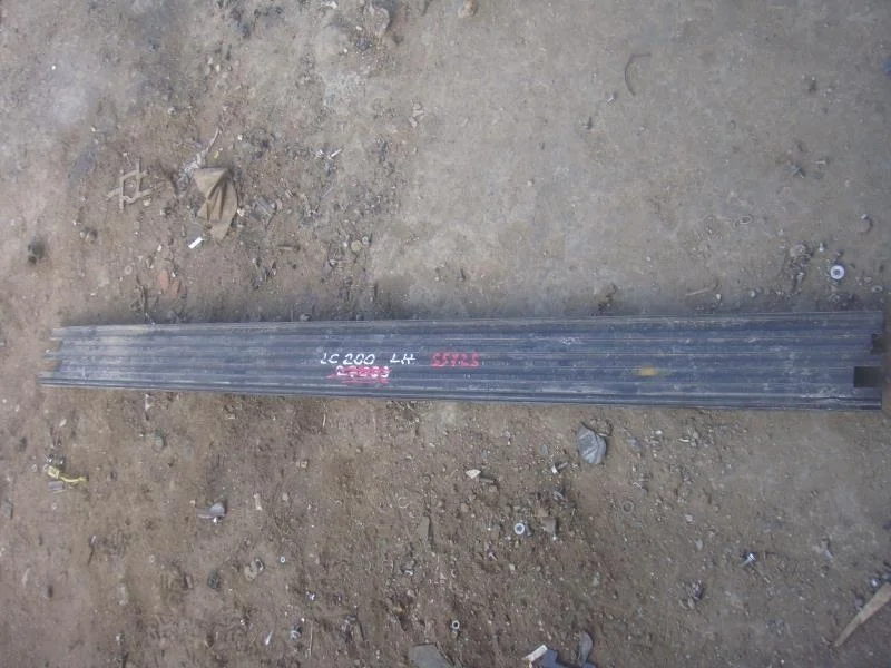 Подножка Toyota Land Cruiser 200 (2007—2012)  Лево