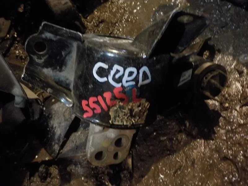 Опора двигателя Hyundai i30 I рестайлинг (2010—2012)  Лево