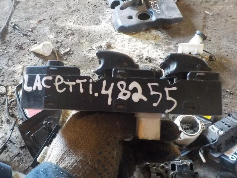 клавиши стеклоподъемников Chevrolet Lacetti I (2004—2013) Перед Лево