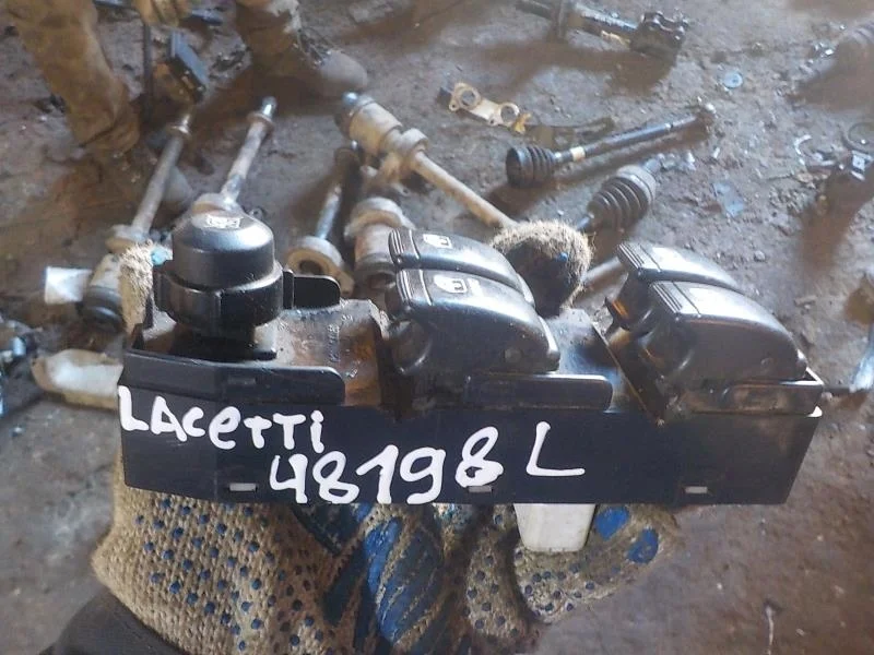 клавиши стеклоподъемников Chevrolet Lacetti I (2004—2013) Перед Лево