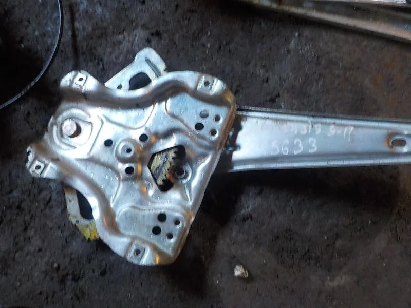 Стеклоподъемник Toyota Avensis T250 (2003—2006) Зад Право