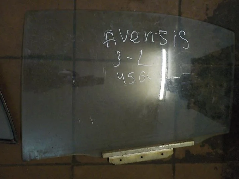 стекло Toyota Avensis T250 (2003—2006) Зад Лево