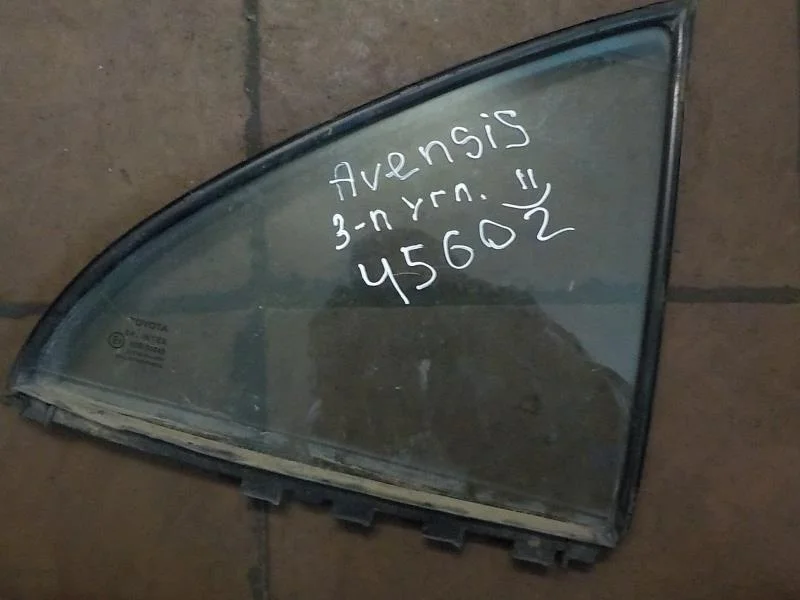 стекло Toyota Avensis T250 (2003—2006) Зад Право