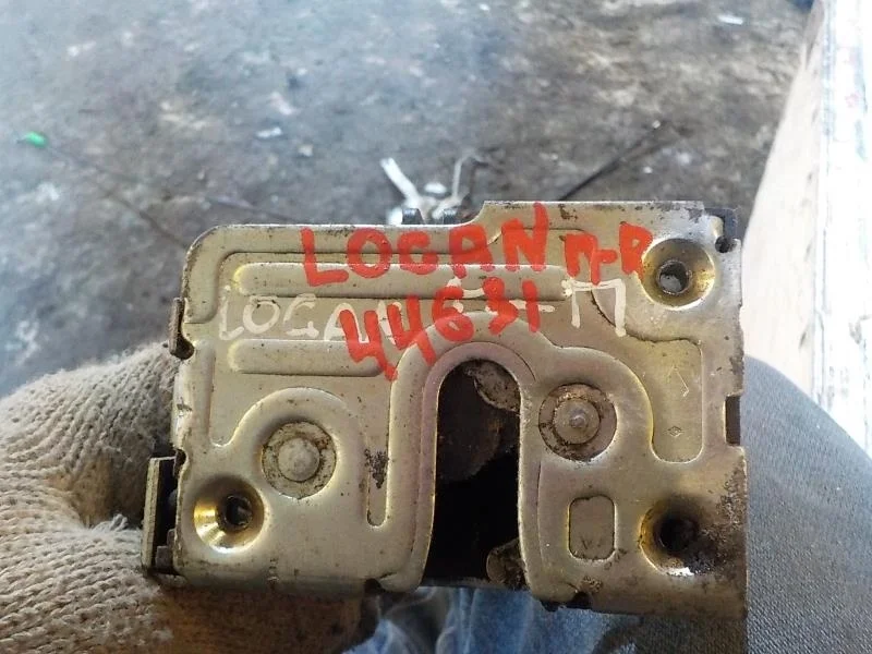 Замок двери Renault Logan I (2004—2009) Перед Право