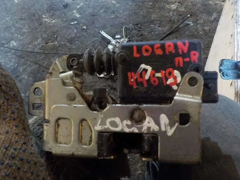 Замок двери Renault Logan I (2004—2009) Перед Право