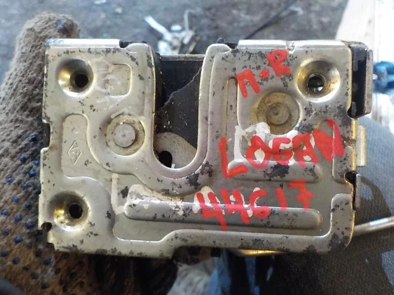 Замок двери Renault Logan I (2004—2009) Перед Право