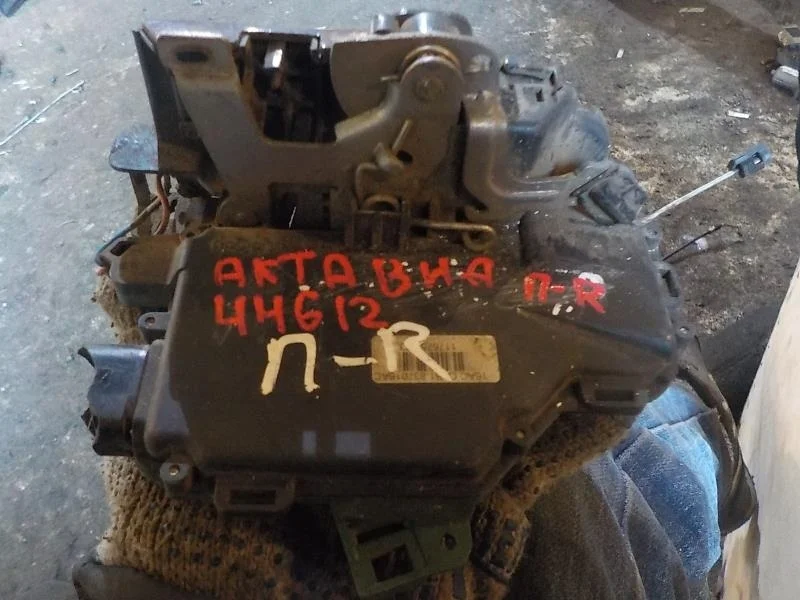 Замок двери Volkswagen Golf Mk4 (1997—2006) Перед Право